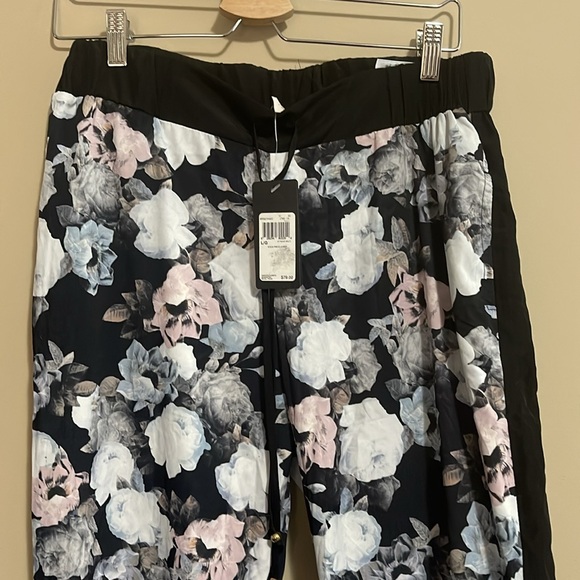 Floral guess joggers - Picture 2 of 7